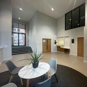 Reception 1 アデルフィ ワーフ アパートメンツ バイ ビーホスティング, ザ・コメディ・ストア ホテル