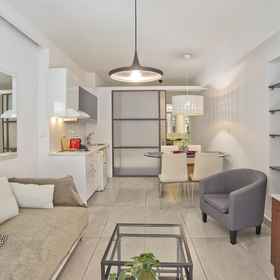 Room1Milanou Glyfada G1 First，Nomarchía Athínas公寓