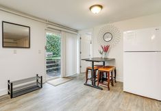 Others 6 Walk to Beach & Lake Access: Cozy Redmond Apt!