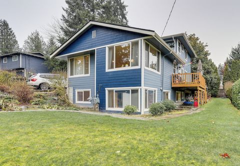 Others Walk to Beach & Lake Access: Cozy Redmond Apt!