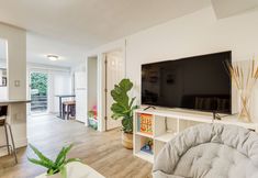 Others 5 Walk to Beach & Lake Access: Cozy Redmond Apt!