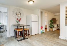 Others 7 Walk to Beach & Lake Access: Cozy Redmond Apt!