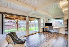 其他 7 Stylish Bellingham Home w/ Lake + Mountain Views!