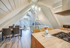 其他 5 Stylish Bellingham Home w/ Lake + Mountain Views!