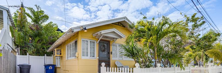 Others Sunny Treasure Island Bungalow, 200 Steps to Beach