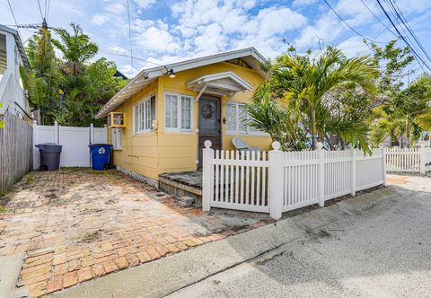 Others Sunny Treasure Island Bungalow, 200 Steps to Beach