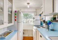 Others 5 Sunny Treasure Island Bungalow, 200 Steps to Beach