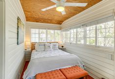 Others 4 Sunny Treasure Island Bungalow, 200 Steps to Beach