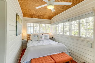 Others 4 Sunny Treasure Island Bungalow, 200 Steps to Beach