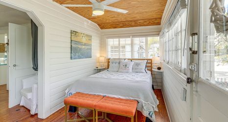 Others 2 Sunny Treasure Island Bungalow, 200 Steps to Beach