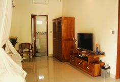 Others 2 Tutik Private House by Supala