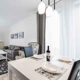 Room1羅戈沃花園一臥一衛度假屋,特热比亚图夫飯店