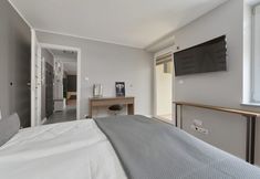 Others 5 Modern Kotsisa Apartment by Renters