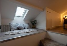 Others 2 Cosy 1 Bed Duplex - Close to Metro - NW2