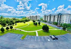 其他 6 Sleepy Bear Getaway 1 Bedroom Condo by RedAwning