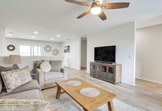 Others 6 Sunny Oceanside Home w/ Patio, 5 Mi to Downtown!