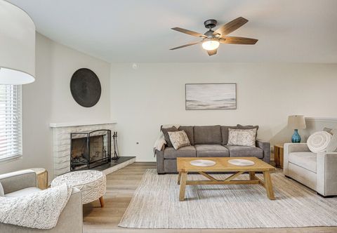 Others Sunny Oceanside Home w/ Patio, 5 Mi to Downtown!