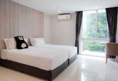 기타 4 Bears Den Pattaya