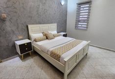 Others 3 Exquisite 3bed 3bath Lake View Home in Entebbe