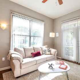 Room 1 Plano Executive 1BD 1BA Apartment, Dr Pepper Arena 酒店