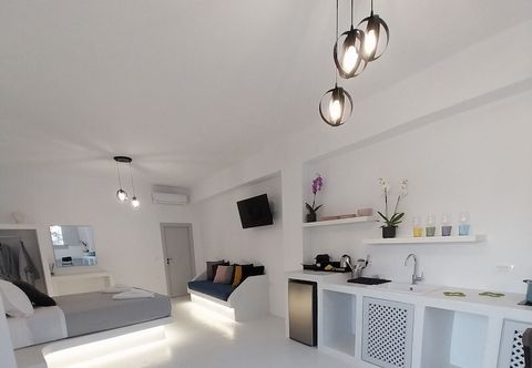 Lainnya East Wind Perissa