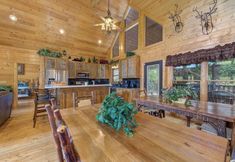Lain-lain 3 Cabin w/ Hot Tub, Theater & Views - Sleeps 22