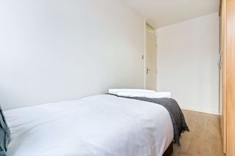 Others 4 Kensington 3 Bedroom Flat Close2subway