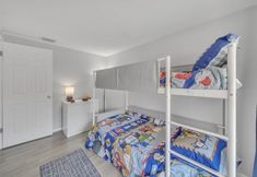 Others 2 Serenity Retreat: Charming Home Near Attractions! 3 Bedroom Home by RedAwning