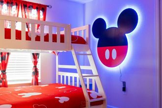 Others 4 1156 CD - Champions Gate