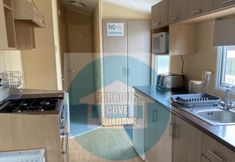 Khác 2 Affordable Caravan Holidays, Butlins Minehead