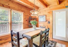 Others 6 Pigeon Forge Cabin: Premier Location & Hot Tub