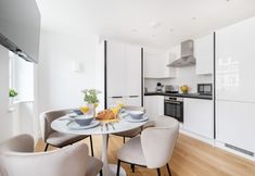 Others 4 Modern 1BR with Balcony by Soho