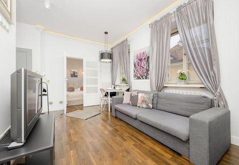 その他 Atmospheric Mariensztat by Renters