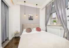 อื่นๆ 2 Atmospheric Mariensztat by Renters