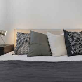 Room 1 편안하고 푼샬 근처에 위치한 - Barreiros IV (바레이로스 4), 푼샬 호텔