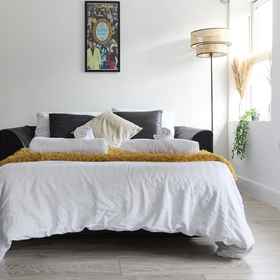 Primary image 1 Urban Heaven - 6 Sleeper in the Heart of Bricklane, Istituto Marangoni Hotels