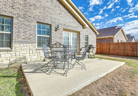 Others Spacious Grand Prairie Home w/ Fenced Yard + Patio