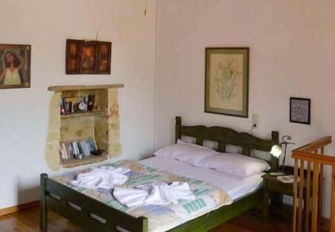 Others Apanemia Stone House in Crete