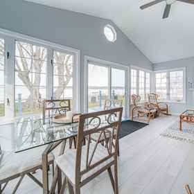 Primary image1Waterfront Chautauqua Lake Home w/ Stunning Views,肖托夸县飯店