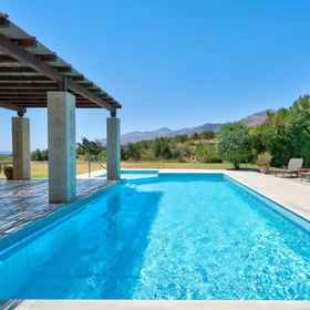 Room 1 Villa Helios in Foinikas, Dimos Agios Vasileios Hotels