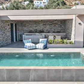 Room 1 Villa Oniriko in Mariou, Dimos Agios Vasileios Hotels