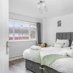 Primary image1三臥住宅 - 可住五人 - 附花園 - 停車位,唐布里奇和马灵区飯店