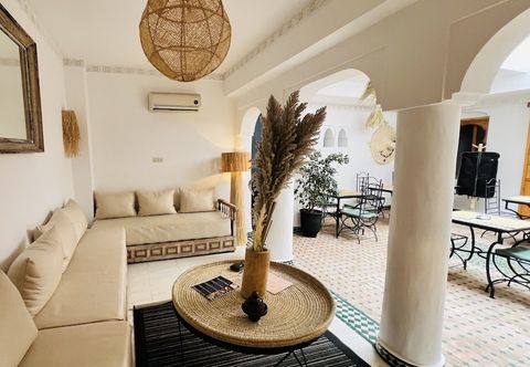 Lainnya Riad Sarah Sabrina