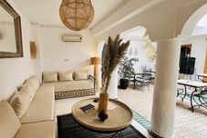 Lainnya Riad Sarah Sabrina