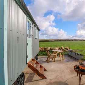 Primary image 1 Lower Trewern Shepherds Hut, Deviock Hotels