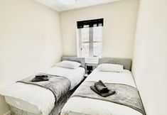 Others 2 Remarkable 3-bed House in Reading