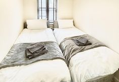 Others 3 Remarkable 3-bed House in Reading