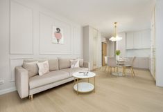 Others 5 Stylish Apartment 7th Floor by Renters