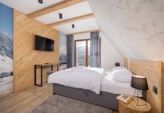 Others 5 Tatry Design Suite by Renters