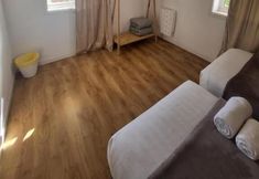 Lainnya 4 What Else Guest House